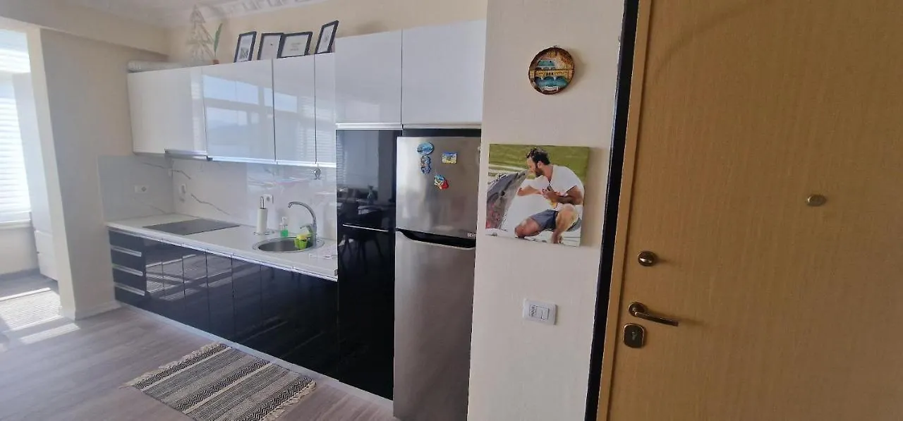 The Sunkissed Suite Vlorë 公寓