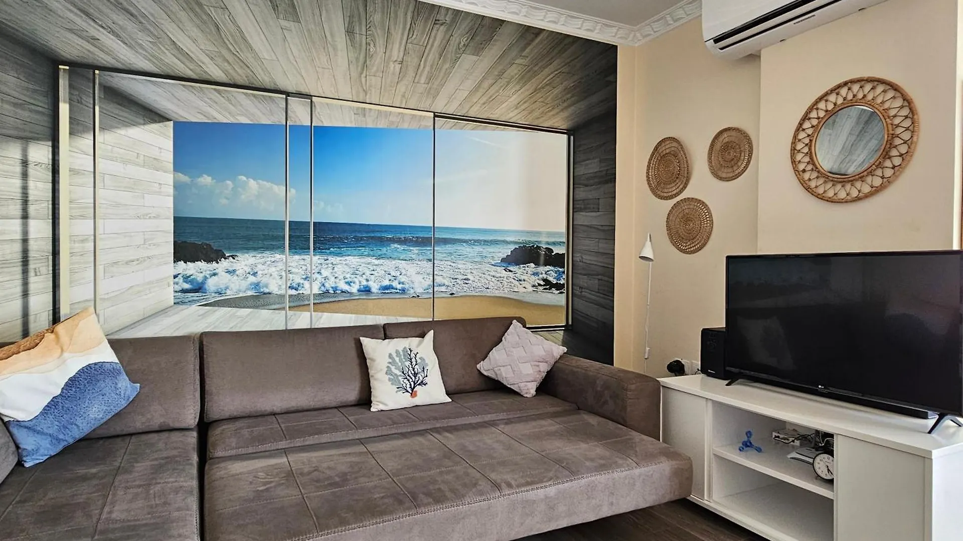 The Sunkissed Suite Vlorë 公寓